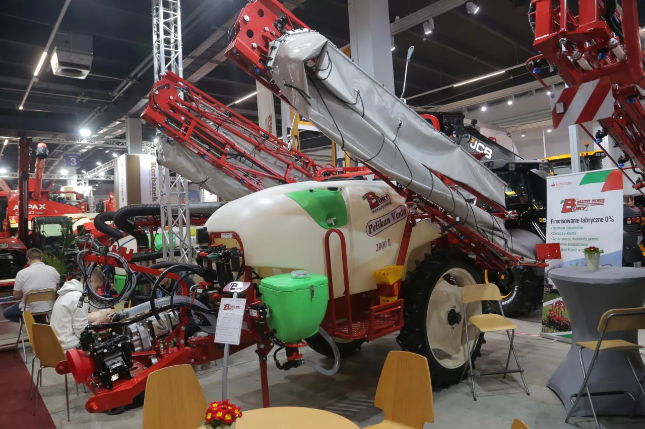Podczas targów Agrotech sprzedawcy zachęcali rolników do inwestycji w maszyny rolnicze oferując atrakcyjne formy finansowania.