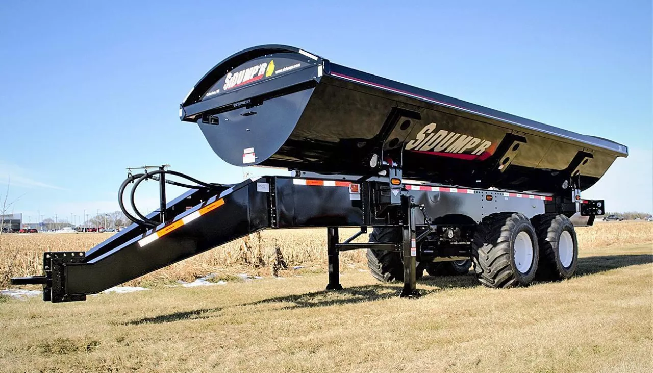 Przyczepa rolnicza z przestawnymi osiami