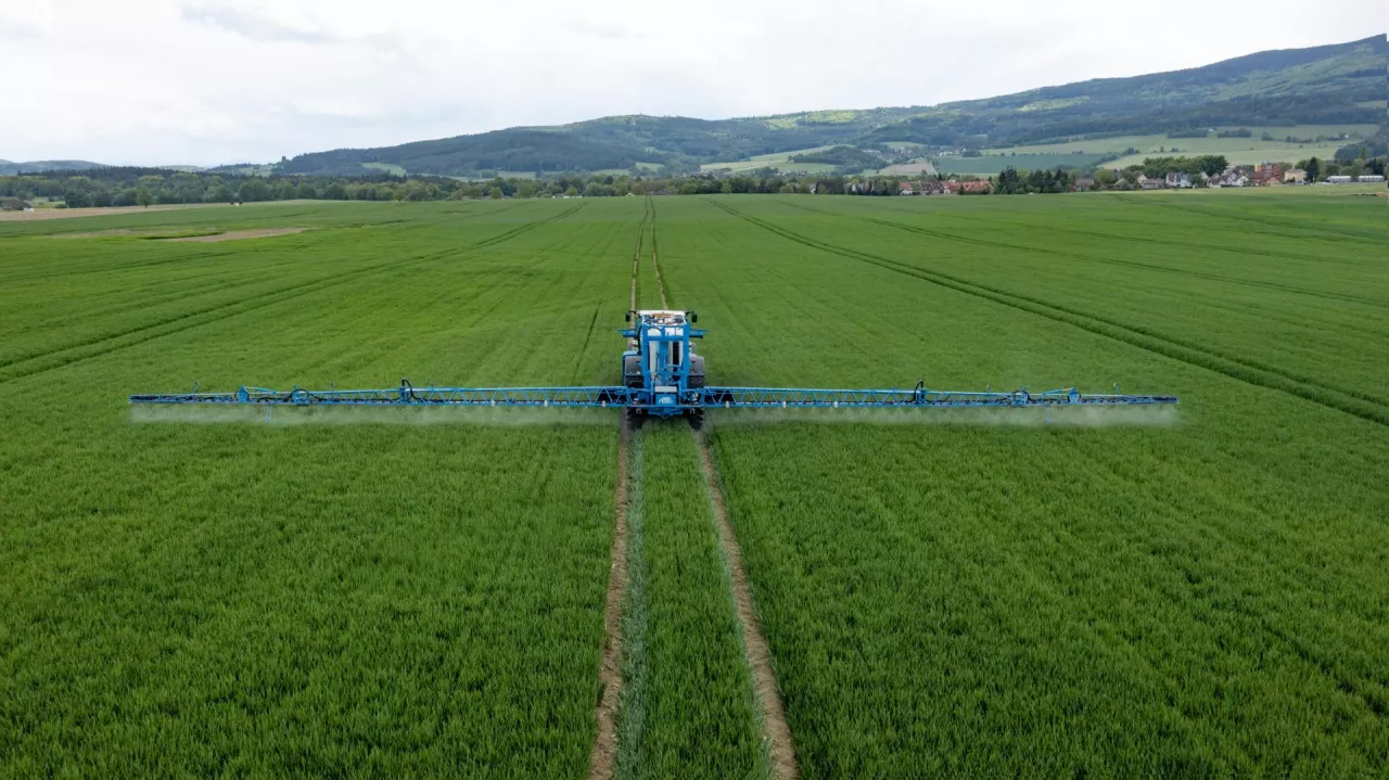 Agrio wprowadza nowy system prowadzenia belki polowej FlowBoom.