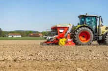 Nabudowany siewnik Pöttinger Aerosem M zyskuje nowe możliwości siewu.