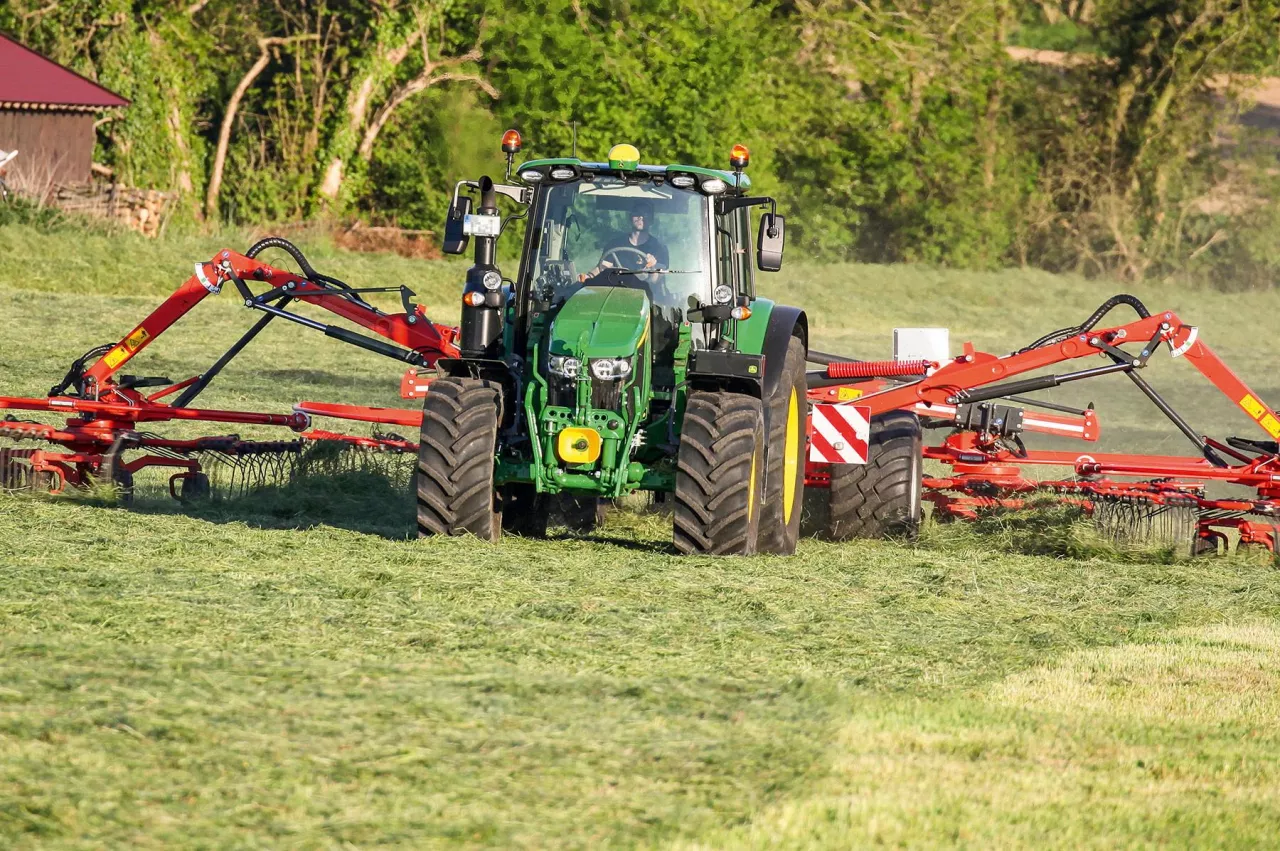 Test ciągnika John Deere 6120M opublikowaliśmy w 2020 roku w magazynie profi 5-2020.