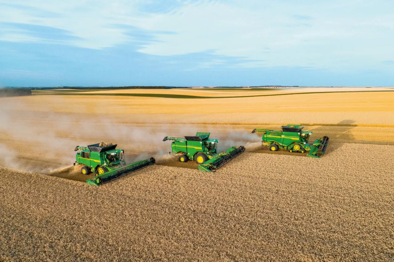 John Deere wprowadza nowe funkcje w kombajnach T5, T6, S7 i X9.