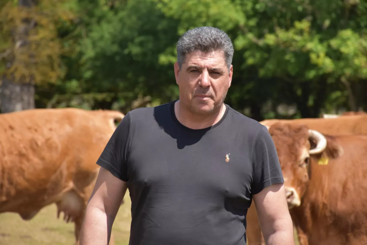 Roman Stobiecki - większość gruntów gospodarstwa położonych jest w pobliżu Bzury.