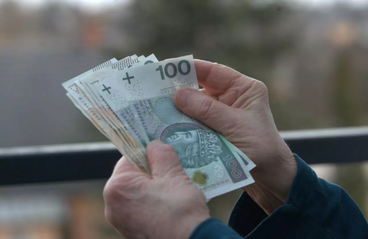 Gotówka czy przelew? Ważne zasady przy sprzedaży maszyn rolniczych