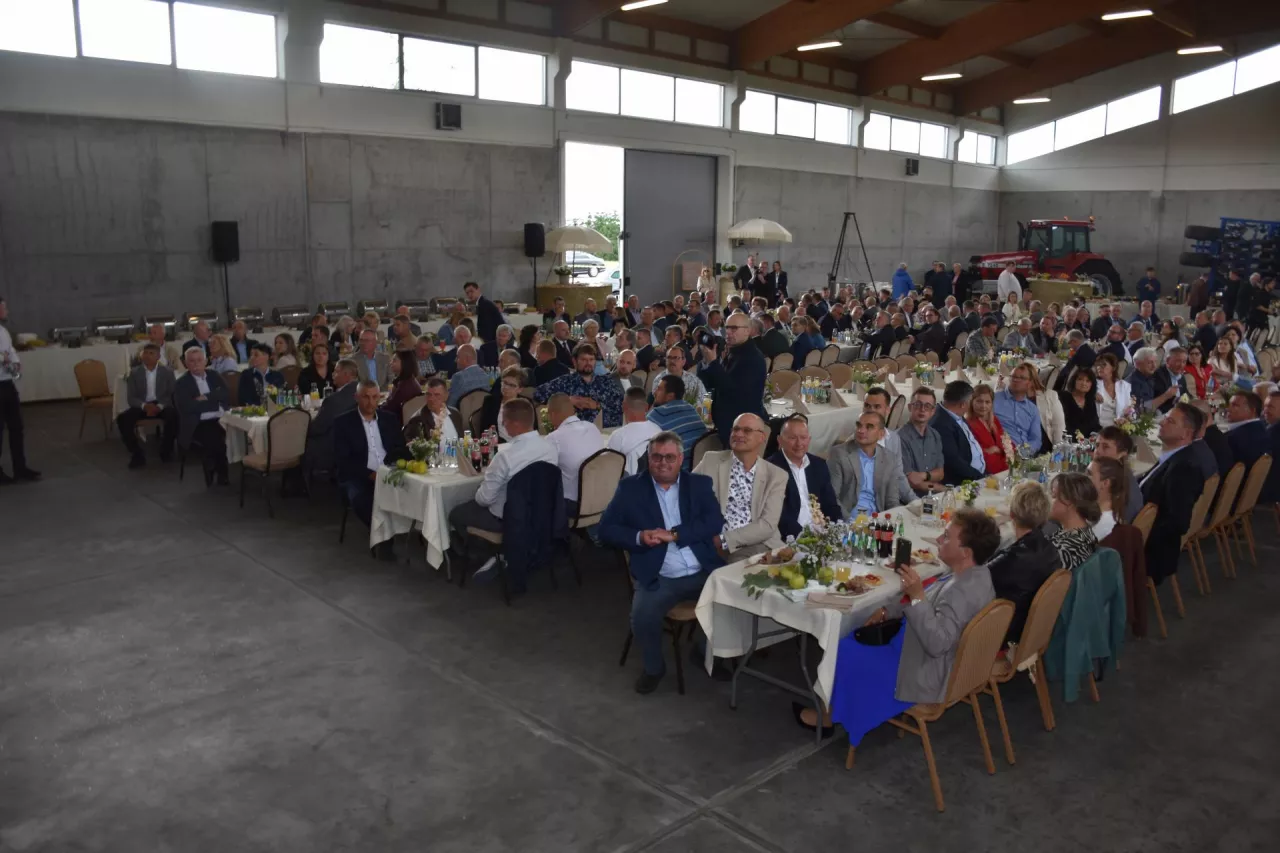 W uroczystościach 25. rocznicy powstania ZPR Kowróz udział wzięli przedstawiciele firm, z którymi współpracuje, przyjaciele, przedstawiciele władz samorządowych i instytucji rolniczych oraz pracownicy