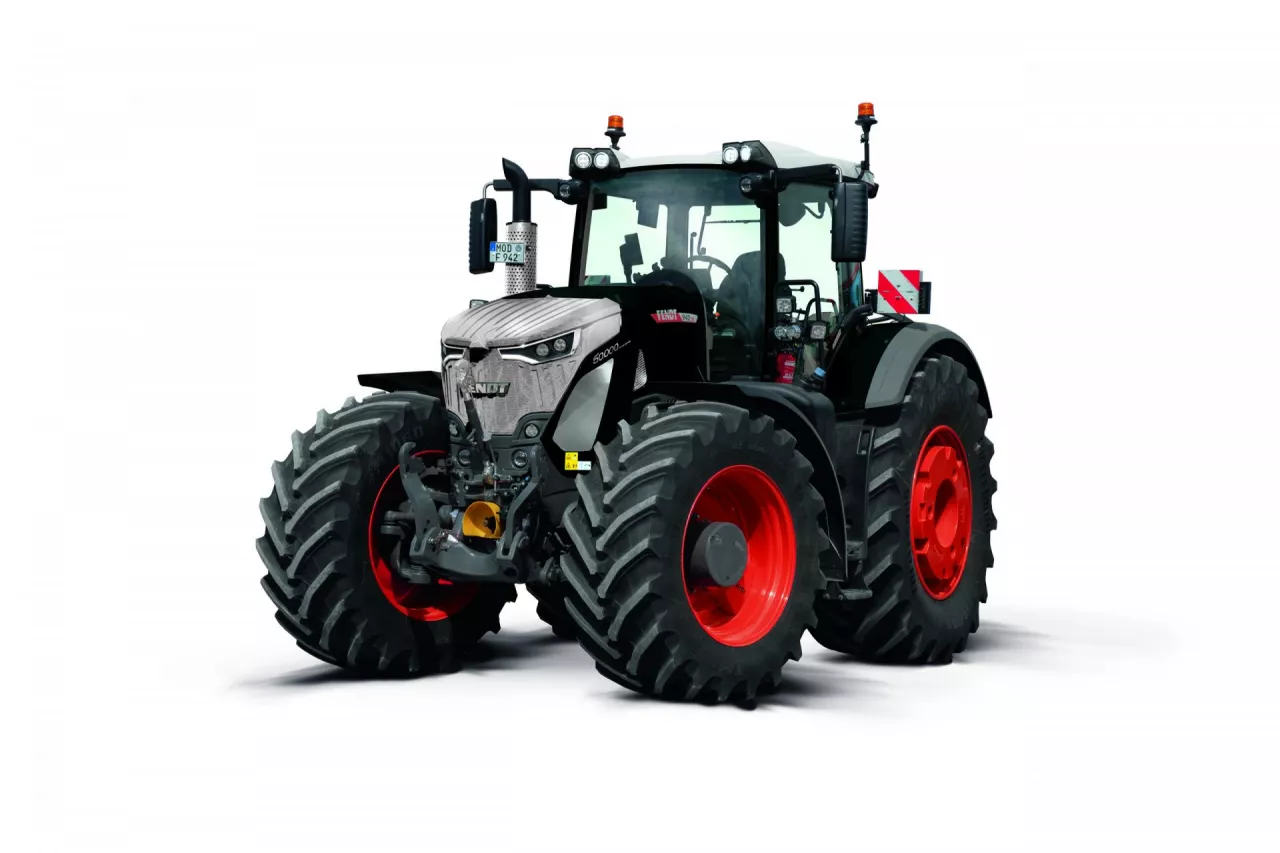 Jubileuszowa edycja Fendt 900 Vario nawiązuje do stylistyki Design Line z 2005 r. Limitowana seria powstanie w liczbie 300 egzemplarzy.