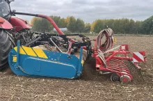 Mechaniczny szpadel daje możliwość zaczepienia siewnika, co ma zaoszczędzić czas i liczbę przejazdów.