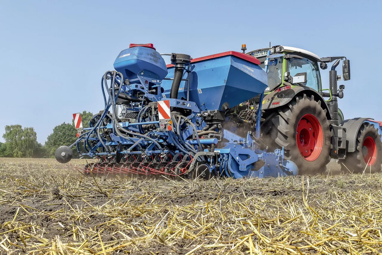 Technika, tap 8/2026, test siewnika Lemken Solitair MT, brona wirnikowa Lemken Zirkon XMT, diewnik dukomorowy, siew na rózną głebokość