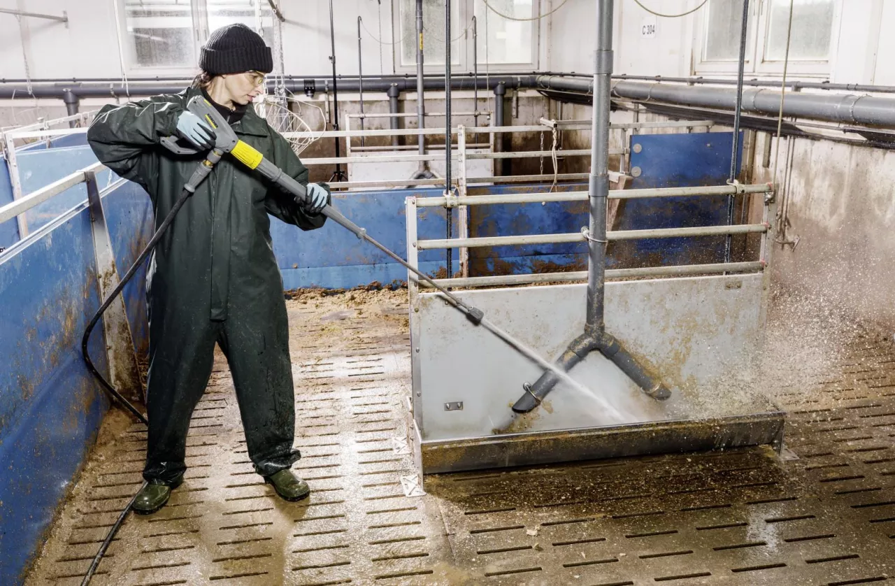 Nowa stacjonarna myjka wysokociśnieniowa HD 25/15-4 firmy Kärcher osiąga wydajność przepływu wody wynoszącą 41,7 l/min przy ciśnieniu do 150 barów.