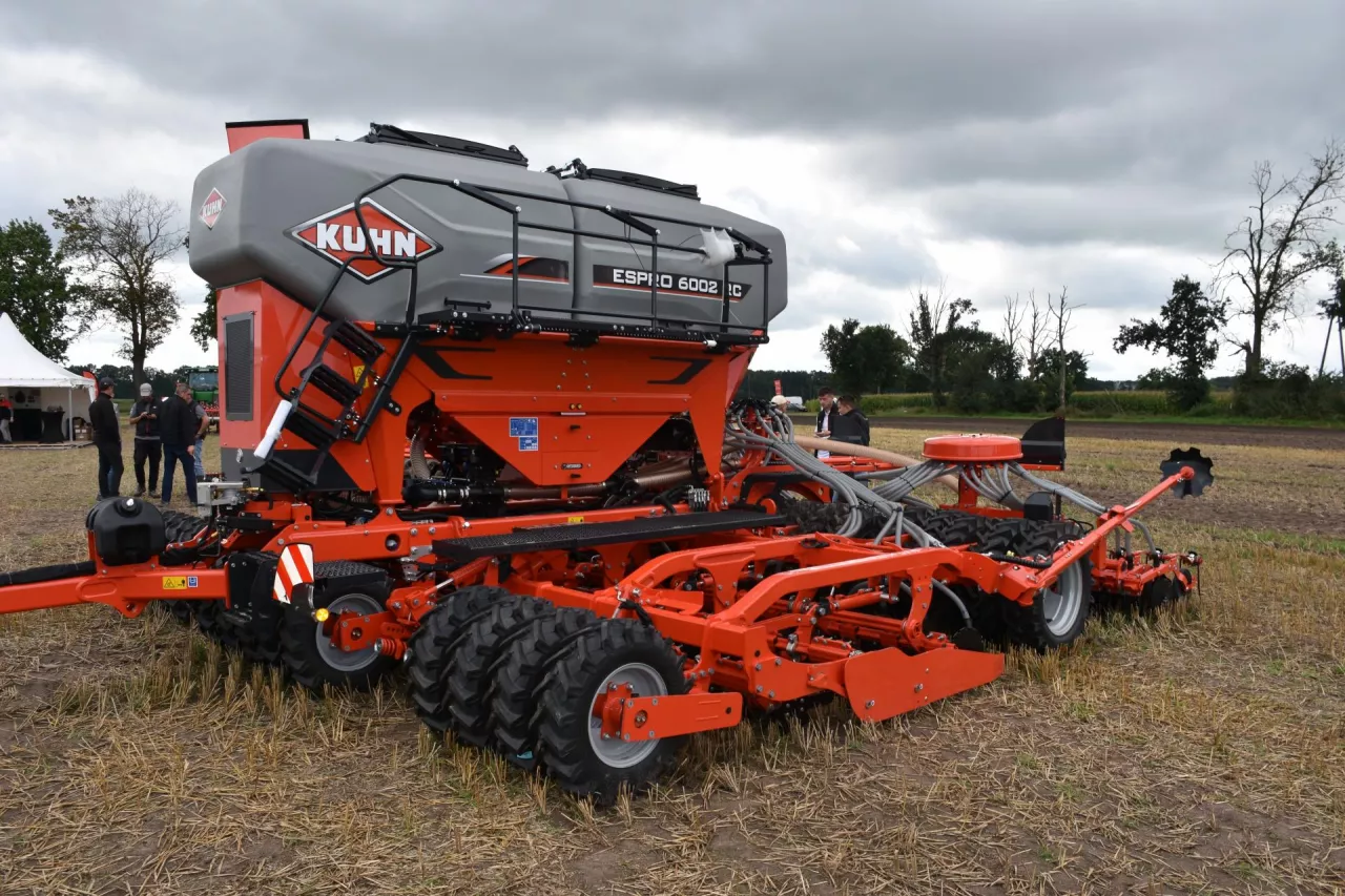 Gamę ESPRO 1002 tworzą trzy modele z pojedynczym zbiornikiem: 3 m/2500 l, 4 m/3500 l i 6 m/3500 l, a także dwa z podwójnym: 4 i 6 m oraz 2 x 2800 l